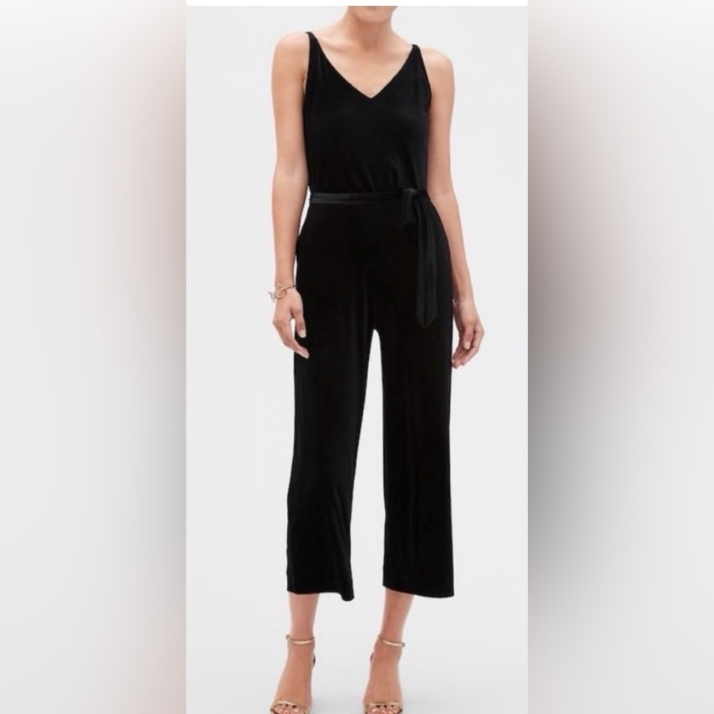 Banana Republic Black Velvet V Neck Thin Straps Pockets Cropped Leg Jumpsuit
